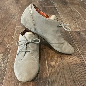 Clarks artisan flats size 8